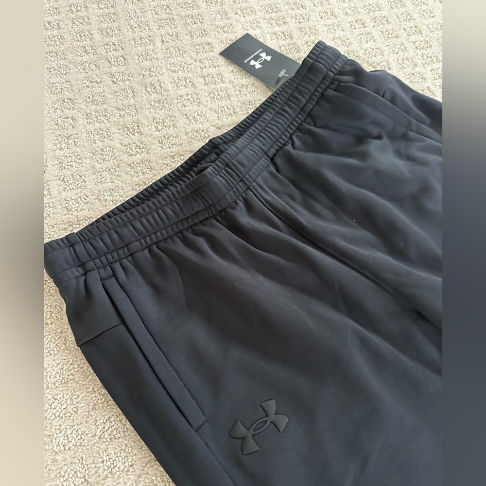 NEW Boys Under Armour Pants Size XL - Picture 2 of 2